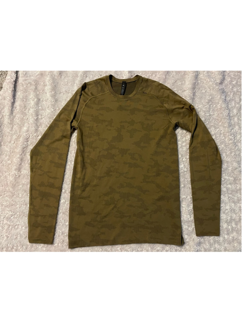 Lululemon Men’s Metal Vent Tech Long Sleeve Shirt Size S Green Camo, EUC